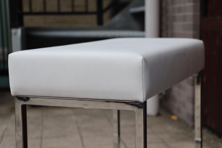 ドイツのブランドDECOR WALTHER(デコワルター)のレザーベンチ ドイツのブランドDECOR WALTHER(デコワルター)のレザーベンチ