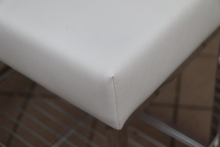 ドイツのブランドDECOR WALTHER(デコワルター)のレザーベンチ ドイツのブランドDECOR WALTHER(デコワルター)のレザーベンチ