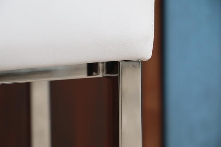 ドイツのブランドDECOR WALTHER(デコワルター)のレザーベンチ