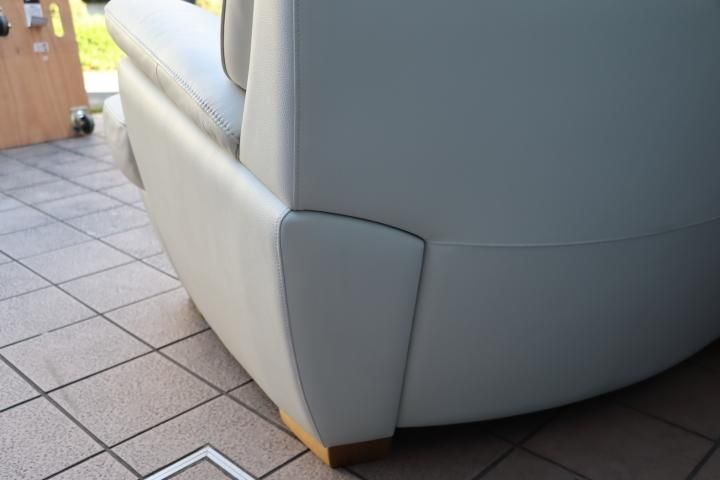 karimoku(カリモク家具)のブルックス 本革 2.5人掛けソファーです