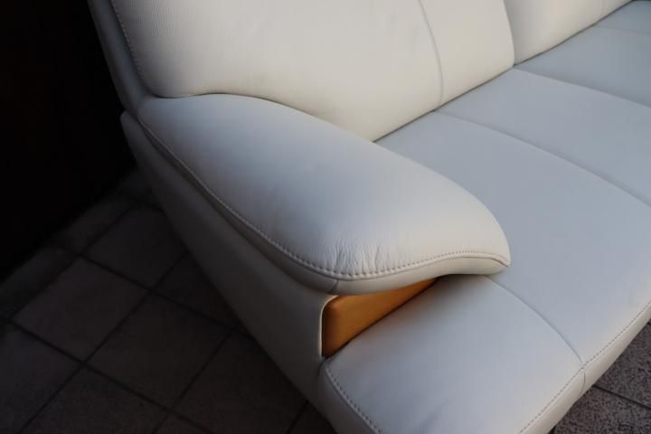 カリモク家具　Karimoku 本革　ソファー　2.5人掛け　アイボリー Amazon.co.jp: 【カリモク正規品】 karimoku ソファー