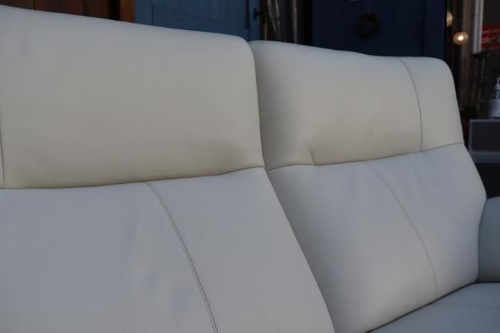 カリモク家具 2.5人掛ソファ クリーム色 karimoku(カリモク家具)の