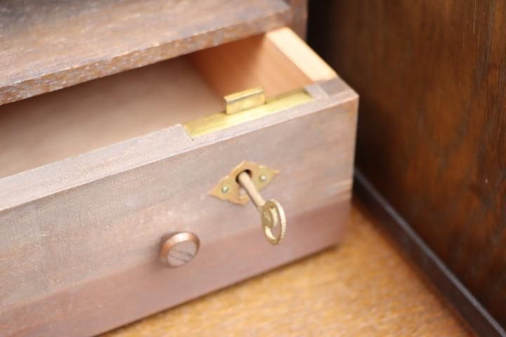 神戸家具◇クラシックなデザインのオーク材 ライティング 神戸家具◇クラシックなデザインのオーク材 ライティング