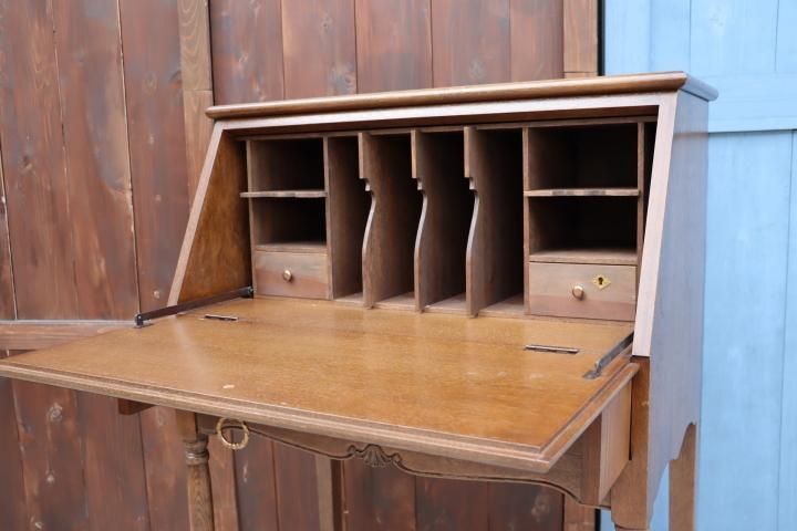 神戸家具◇クラシックなデザインのオーク材 ライティング 神戸家具◇クラシックなデザインのオーク材 ライティング
