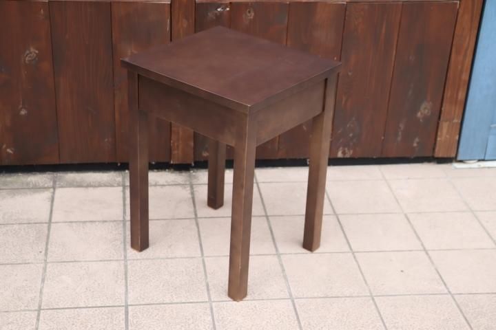 稀少なバーチ材を使用した無印良品 Muji のサイドテーブル 引出し付です コンパクトなサイズはソファーサイドは寝室のナイトテーブルにも シンプルなデザインと落ち着いた色合いが魅力です Kokoelma ココエルマ 雑貨 中古家具 北欧家具 アンティーク家具の通販