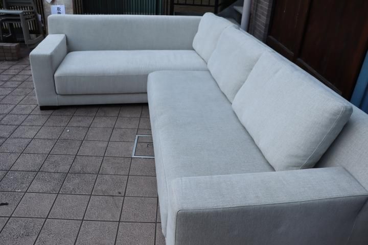 展示品◇ドイツのメーカーHUKLA(フクラ)のREGIO(レジオ) コーナーソファーです。ワイド&ローのスッキリとしたデザインのカウチソファー。 カバーリングタイプなのでメンテナンス性も優れています。 - kokoelma -ココエルマ- 雑貨・中古家具・北欧家具・アンティーク家具の 