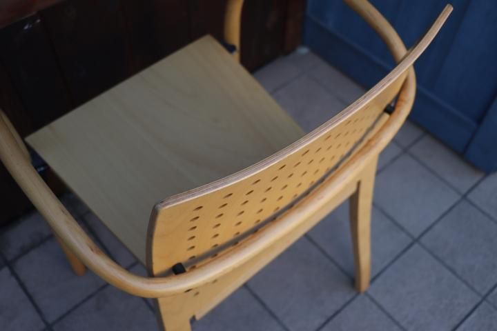 THONET(トーネット)社の曲木を使用したアームチェアーです THONET(トーネット)社の曲木を使用したアームチェアーです