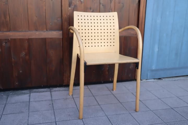 THONET(トーネット)社の曲木を使用したアームチェアーです THONET(トーネット)社の曲木を使用したアームチェアーです