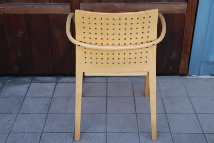 THONET(トーネット)社の曲木を使用したアームチェアーです