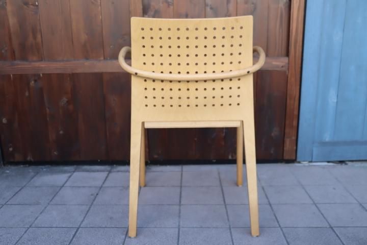 THONET(トーネット)社の曲木を使用したアームチェアーです THONET(トーネット)社の曲木を使用したアームチェアーです