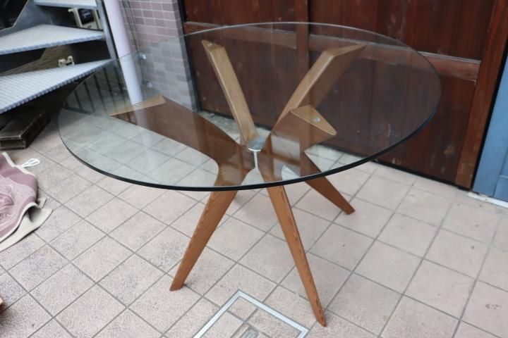 イタリアのCalligaris(カリガリス)社のTOKYO(トーキョー) 円形 イタリアのCalligaris(カリガリス)社のTOKYO(トーキョー) 円形