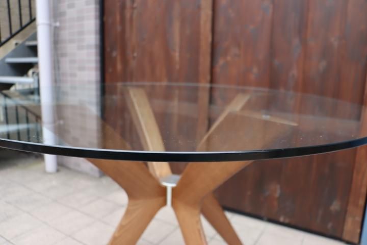 イタリアのCalligaris(カリガリス)社のTOKYO(トーキョー) 円形 イタリアのCalligaris(カリガリス)社のTOKYO(トーキョー) 円形