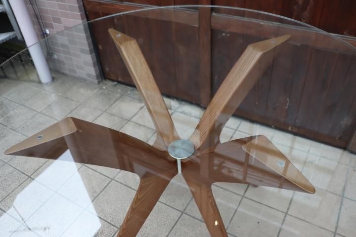イタリアのCalligaris(カリガリス)社のTOKYO(トーキョー) 円形 イタリアのCalligaris(カリガリス)社のTOKYO(トーキョー) 円形