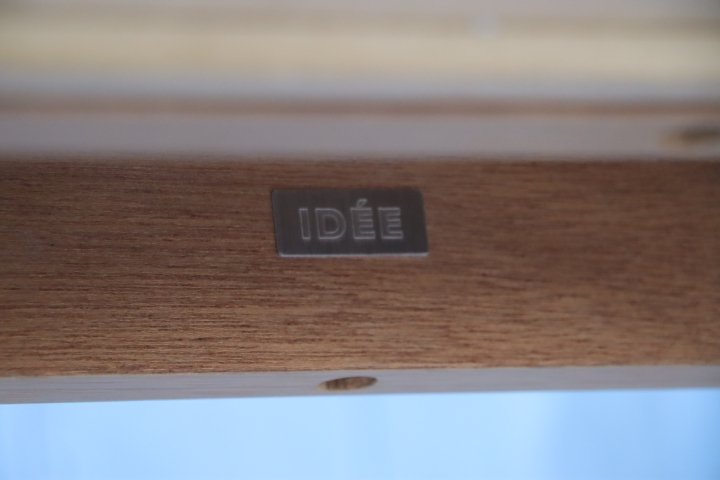 IDEE(イデー)のSTILT TABLE 1000 WHITE(スティルト テーブル)です