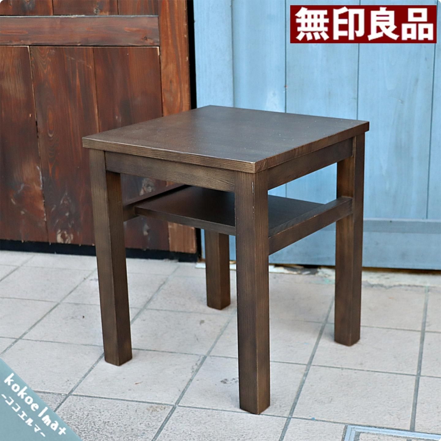人気の無印良品 Muji の木製サイドテーブルベンチ 板座 タモ材 ブラウンです 落ち着いた色合いがスタイリッシュでカッコいいインテリアにも スツールや ソファーのサイドテーブルにおススメです Kokoelma ココエルマ 雑貨 中古家具 北欧家具 アンティーク家具