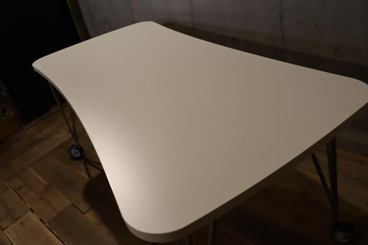 イタリアのデザイナーズ家具ブランドKARTELL(カルテル)の イタリアのデザイナーズ家具ブランドKARTELL(カルテル)の