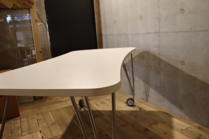 イタリアのデザイナーズ家具ブランドKARTELL(カルテル)の イタリアのデザイナーズ家具ブランドKARTELL(カルテル)の