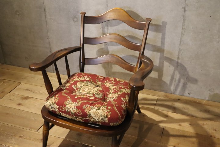 主な素材木アンティーク家具　KMK　オシャレな椅子　旧ロゴ　キツツキマーク　飛騨高山