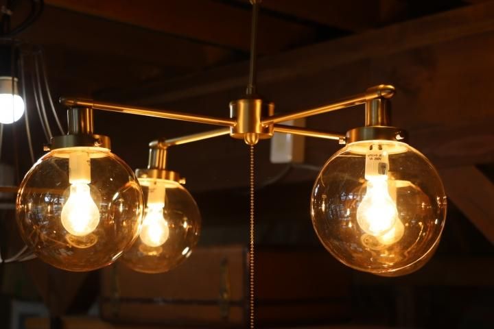 unico(ウニコ)のMOON CROSS LAMPです。 真鍮のような濃淡のある