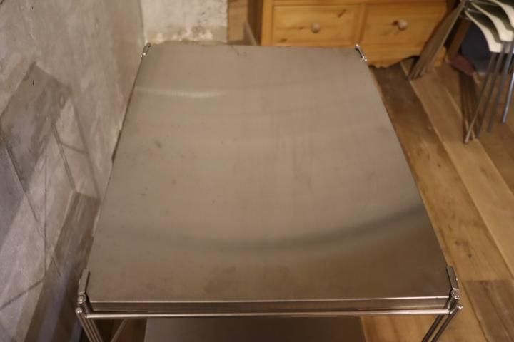 無印良品(MUJI)の人気のステンレスユニットシェルフです。ちょっとした