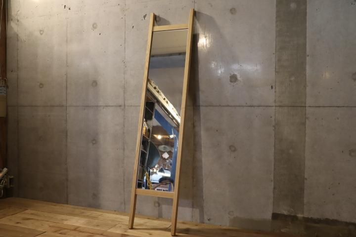 IDEE(イデー)のスレイ ミラーです!木組みのそり (SLEIGH)を彷彿 IDEE(イデー)のスレイ ミラーです!木組みのそり (SLEIGH)を彷彿