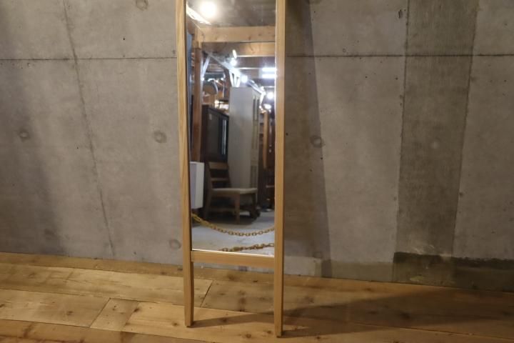 IDEE(イデー)のスレイ ミラーです!木組みのそり (SLEIGH)を彷彿 IDEE(イデー)のスレイ ミラーです!木組みのそり (SLEIGH)を彷彿