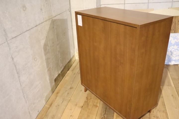 B-COMPANY(ビーカンパニー)で取り扱われていた5段チェストです。レトロなデザインは北欧スタイルなどにもおススメのデザイン。リビングのちょっとしたスペースの収納にも。(2)  - kokoelma -ココエルマ- 雑貨・中古家具・北欧家具・アンティーク家具の通販 インテリア 