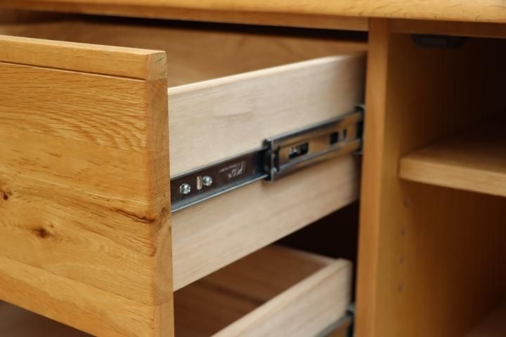 KIRITSU(起立木工)で取り扱われているナラ材を使用したD-oak TV KIRITSU(起立木工)で取り扱われているナラ材を使用したD-oak TV