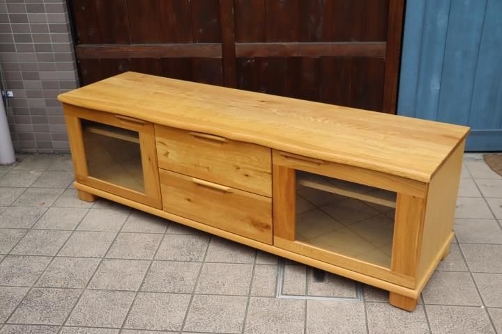 KIRITSU(起立木工)で取り扱われているナラ材を使用したD-oak TV KIRITSU(起立木工)で取り扱われているナラ材を使用したD-oak TV