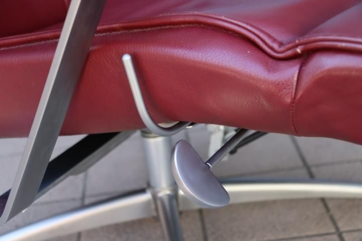 北欧デンマークのメーカーKEBE(ケベ)社の総本革張 KE-26PN 北欧デンマークのメーカーKEBE(ケベ)社の総本革張 KE-26PN