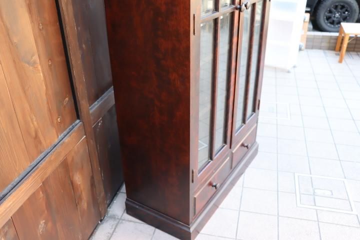 和光/北海民芸の樺材を使用した書棚です。下段には引き出しがあり