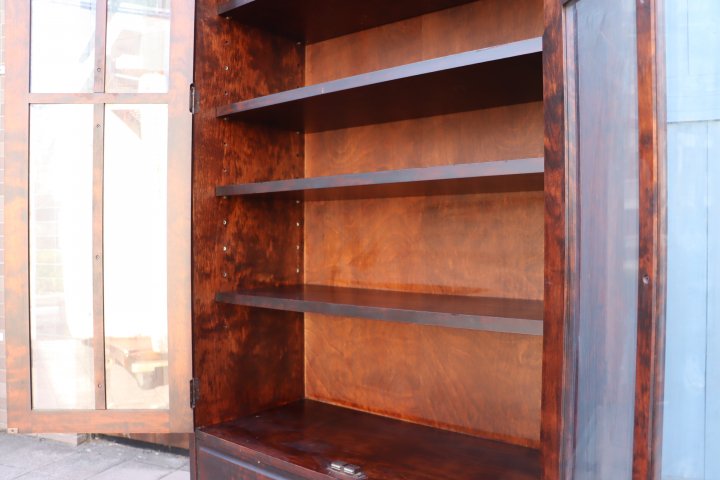 和光/北海民芸の樺材を使用した書棚です。下段には引き出しがあり 