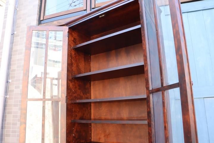 和光/北海民芸の樺材を使用した書棚です。下段には引き出しが