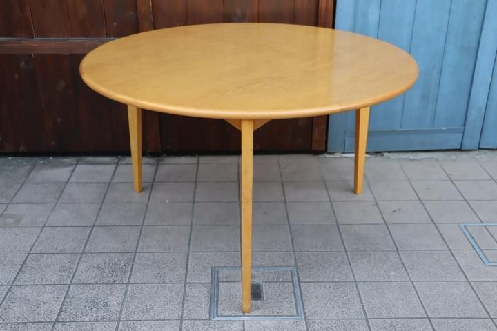 稀少◇IDEE(イデー)の長大作デザインのダイニングテーブルです