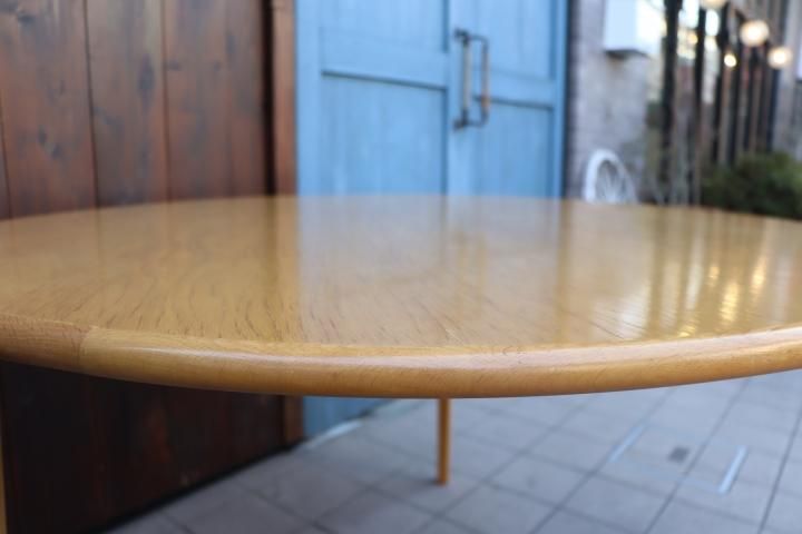 稀少◇IDEE(イデー)の長大作デザインのダイニングテーブルです 稀少◇IDEE(イデー)の長大作デザインのダイニングテーブルです