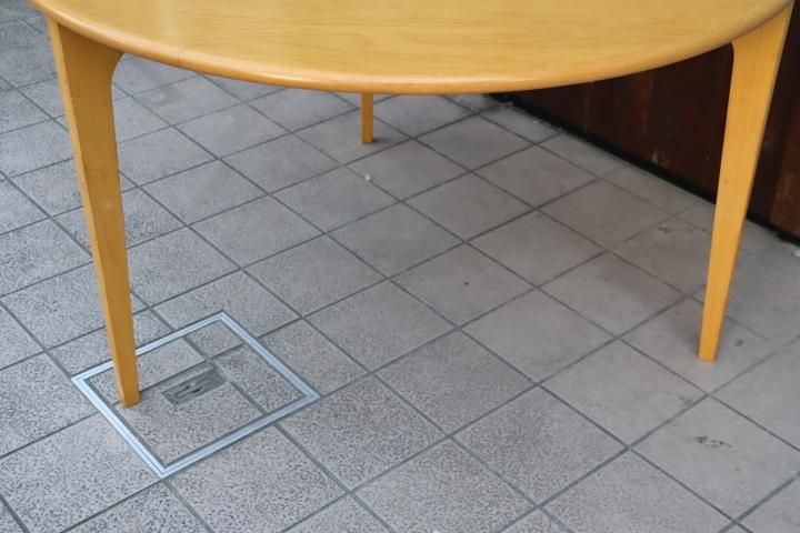 稀少◇IDEE(イデー)の長大作デザインのダイニングテーブルです 稀少◇IDEE(イデー)の長大作デザインのダイニングテーブルです