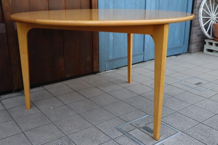 稀少◇IDEE(イデー)の長大作デザインのダイニングテーブルです