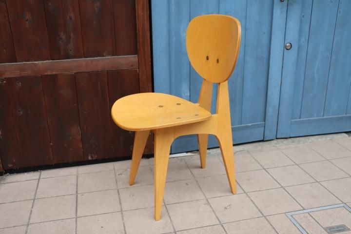 IDEE(イデー)で取り扱われている長大作デザインのダイニング