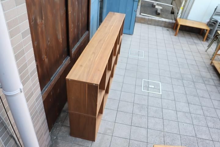 人気のMUJI(無印良品)のウォールナット材・5段・2列・スタッキングシェルフです！オープンタイプのタテ・ヨコどちらでも使えるの万能棚。 スリムなのでちょっとしたスペースでも活躍します♪(2 - kokoelma -ココエルマ- 雑貨・中古家具・北欧家具・アンティーク家具の通販 
