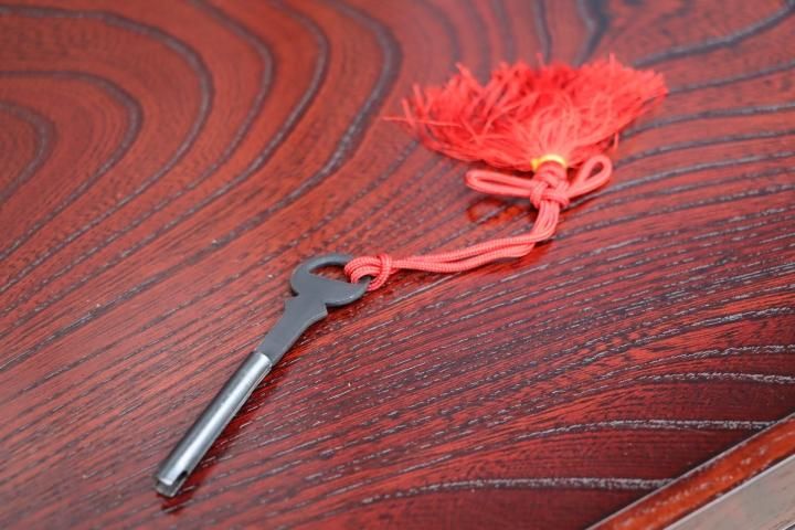 福岡の伝統工芸家具、筑後民芸の欅材を使用した5段・6杯チェスト 福岡の伝統工芸家具、筑後民芸の欅材を使用した5段・6杯チェスト