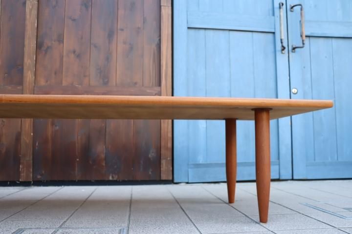 デンマーク製のチーク材を使用したリビングテーブルです。北欧 デンマーク製のチーク材を使用したリビングテーブルです。北欧