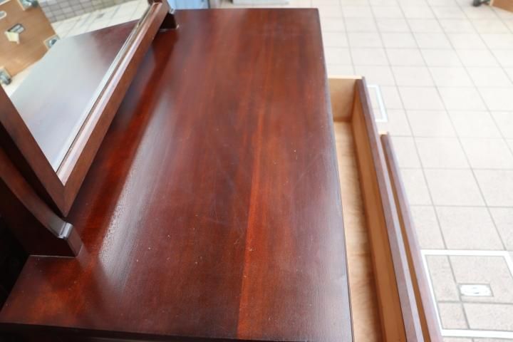 松本民芸家具のT型 ドレッサーのご紹介です。ミズメザクラ無垢材 松本民芸家具のT型 ドレッサーのご紹介です。ミズメザクラ無垢材