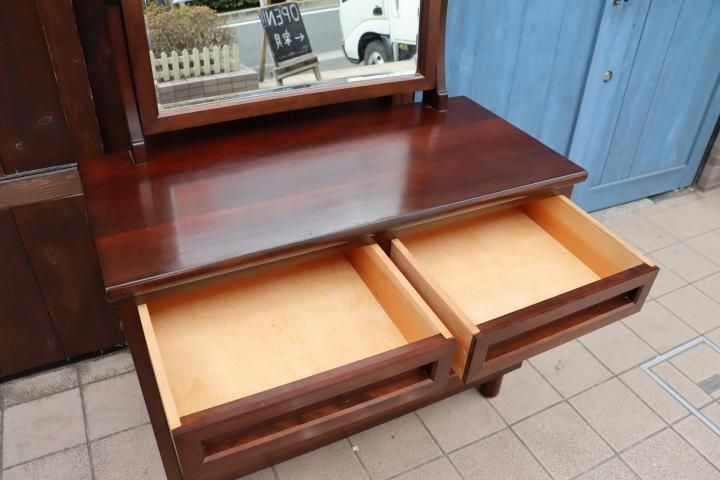 松本民芸家具のT型 ドレッサーのご紹介です。ミズメザクラ無垢材 松本民芸家具のT型 ドレッサーのご紹介です。ミズメザクラ無垢材