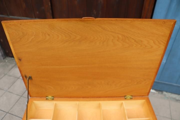 デンマークより入荷した、Ejvind A JohannesonデザインのR101