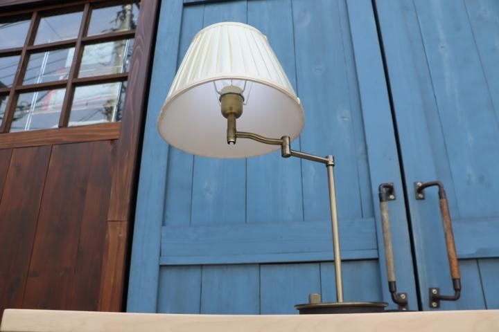 MURAUCHI(村内ファニチャーアクセス)/村内家具で取り扱われていたナイトスタンドです。クラシックなアンティーク調のデザインのスタンドライト。 コンパクトなのでソファーサイドにもおススメ♪ - kokoelma -ココエルマ- 雑貨・中古家具・北欧家具・アンティーク家具の通販 
