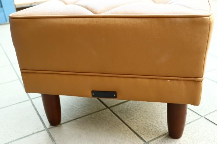 人気のkarimoku60(カリモク60)よりキャメルのオットマンです 人気のkarimoku60(カリモク60)よりキャメルのオットマンです