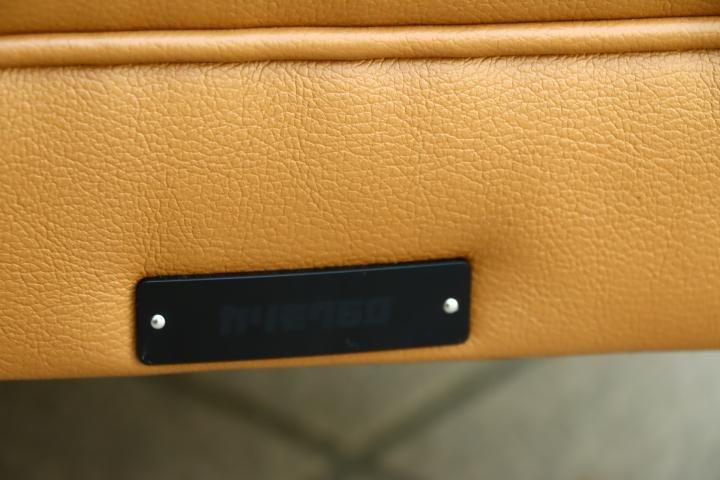 人気のkarimoku60(カリモク60)よりキャメルのオットマンです 人気のkarimoku60(カリモク60)よりキャメルのオットマンです