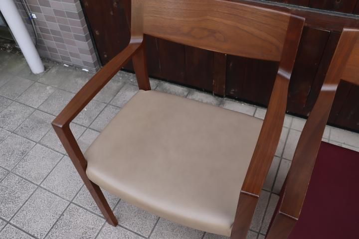値下げ/CONDE HOUSE(カンディハウス)の「ふつうできれいな上質」がテーマのLEGGERO(レジェ―ロ)のウォールナット材 アームチェアー 2脚 。ゆったりとした座り心地のダイニングチェア。 - kokoelma -ココエルマ- 雑貨・中古家具・北欧家具・アンティーク家具の通販 