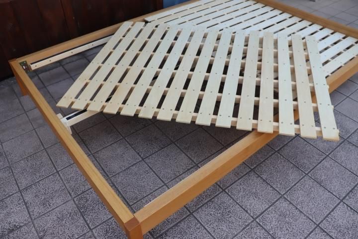 人気の無印良品(MUJI)のタモ材 ダブルベッドフレームです 人気の無印良品(MUJI)のタモ材 ダブルベッドフレームです