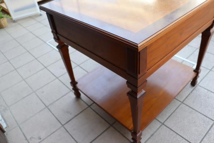 DREXEL HERITAGE(ドレクセルヘリテイジ)のマホガニー材を使用 DREXEL HERITAGE(ドレクセルヘリテイジ)のマホガニー材を使用